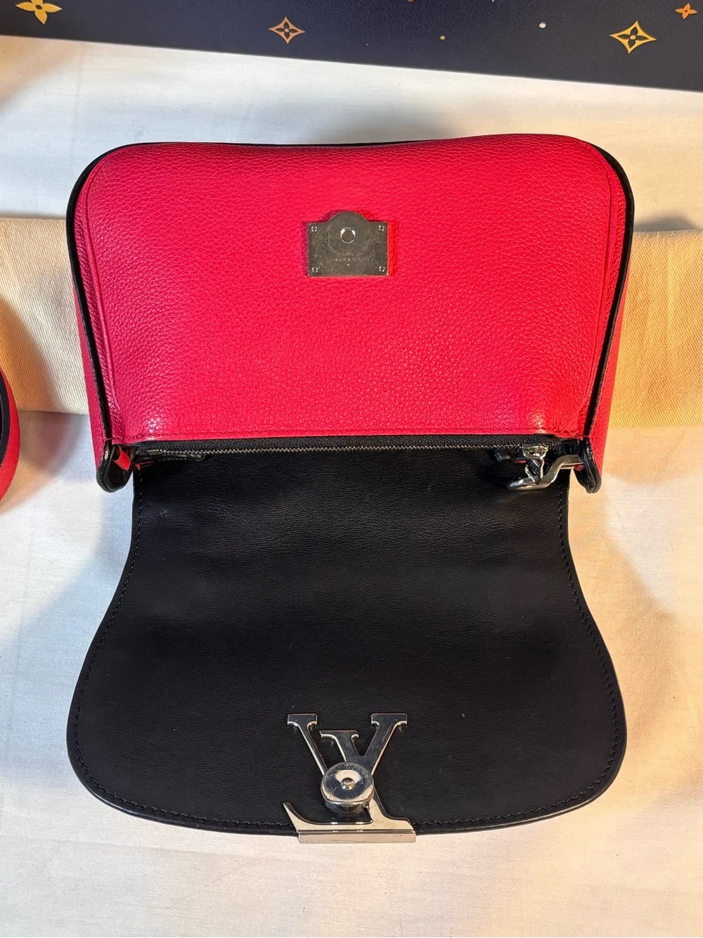 Louis Vuitton Neo Vivienne Fuchsia
